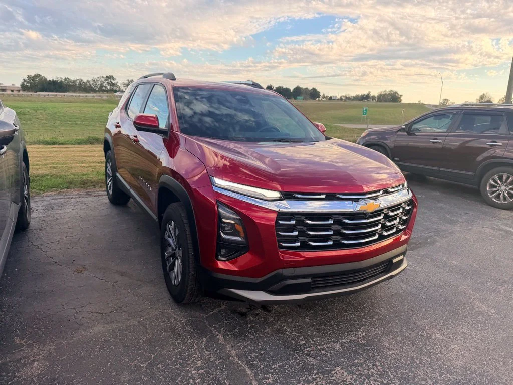 Used 2025 Chevrolet Equinox LT with VIN 3GNAXHEG3SL268140 for sale in Kansas City