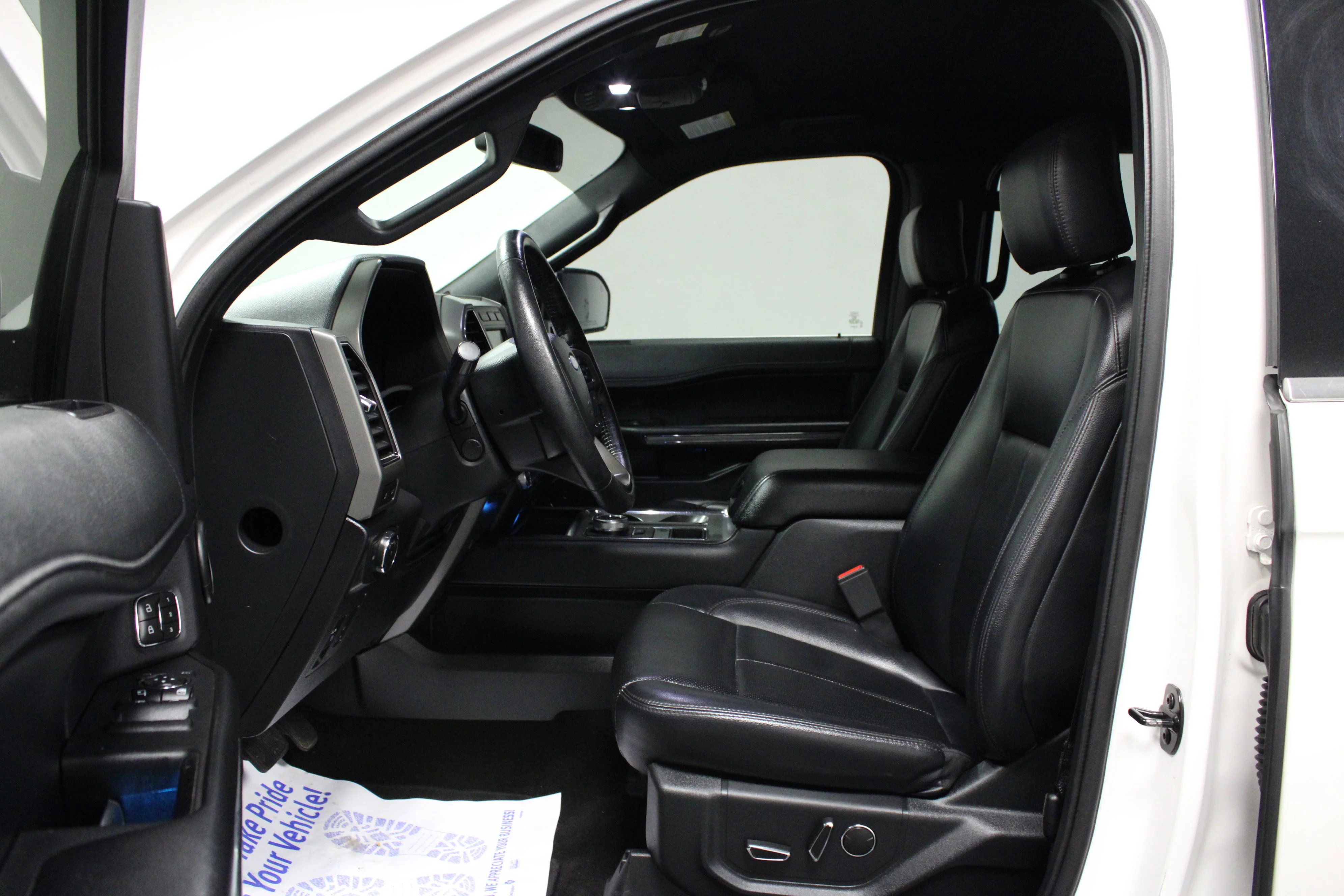 Used 2019 White Platinum Metallic Tri-Coat Ford XLT image 12