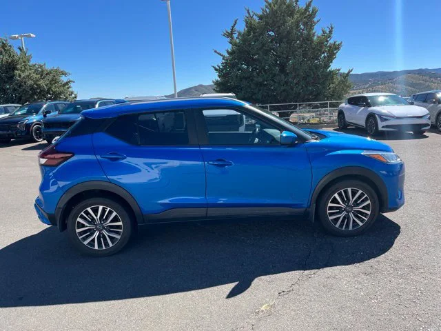 Used 2022 Electric Blue Metallic Nissan SV image 6
