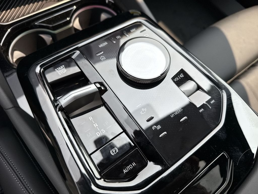 New 2027 White BMW 530i xDrive image 20