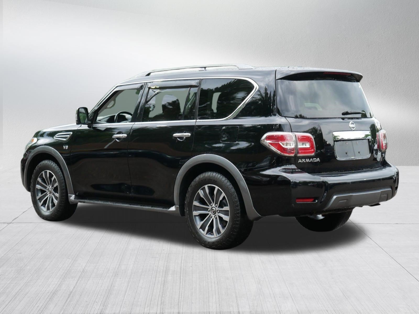 Used 2019 Super Black Nissan SL image 5