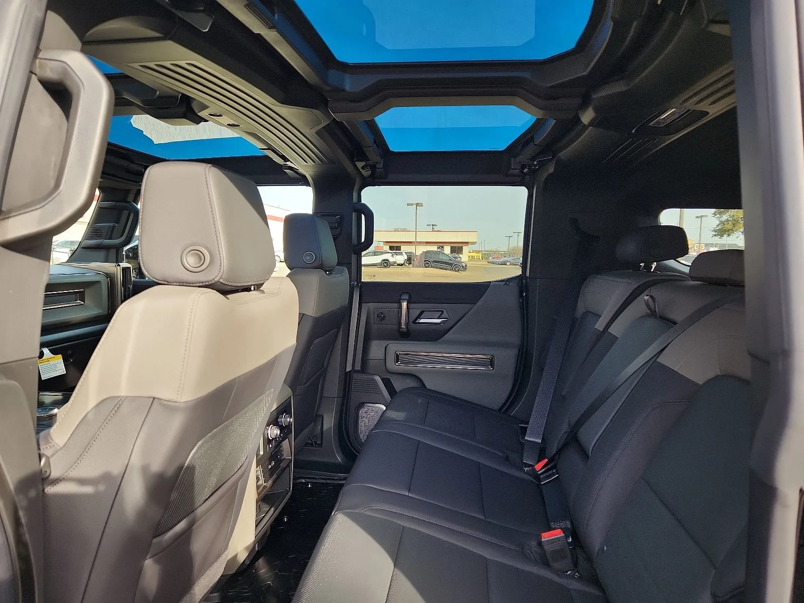 2025 GMC HUMMER EV 2X - Photo 8