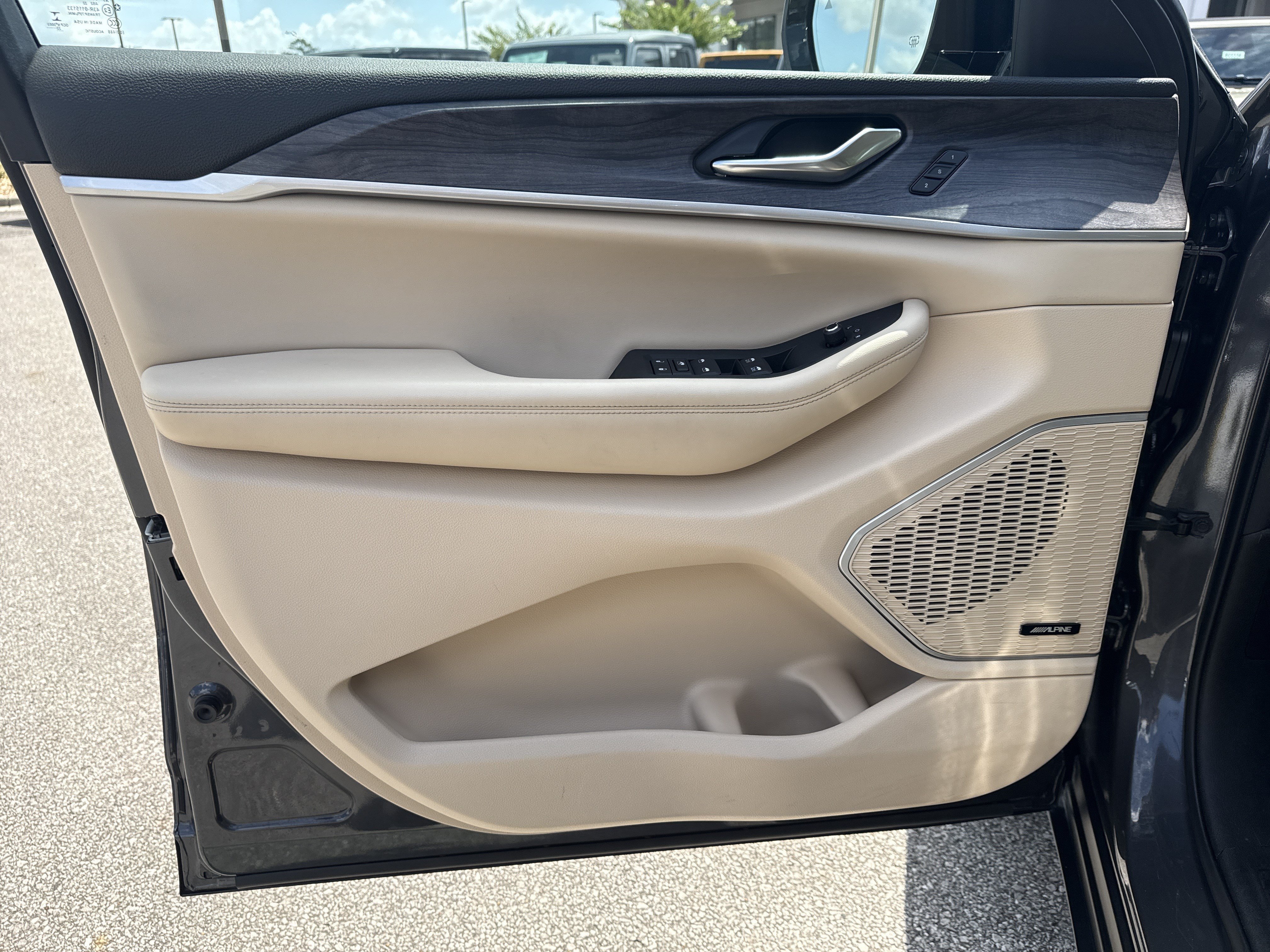 Used 2022 Baltic Gray Metallic Clearcoat Jeep Limited image 11