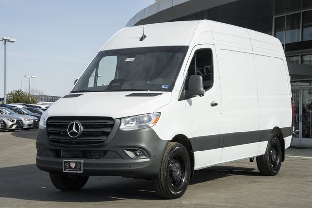 New 2026 Arctic White Mercedes-Benz Cargo 144 WB image 3