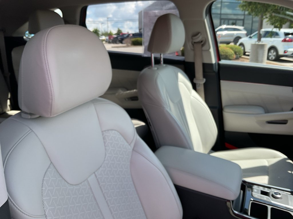 Used 2022 Runway Red Kia SX image 13