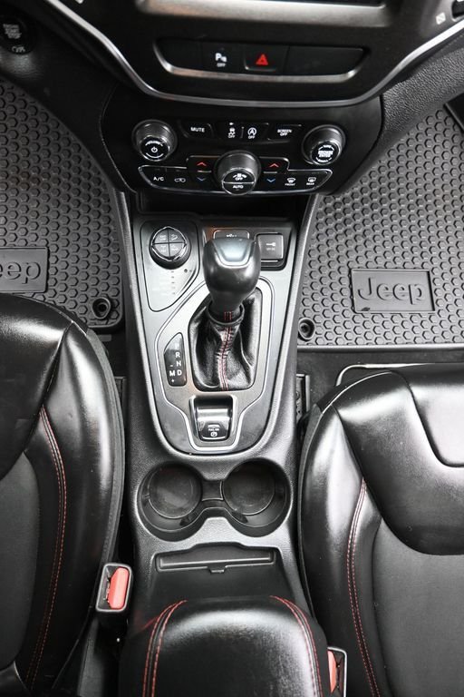 Used 2019 Sting Gray Clearcoat Jeep Trailhawk image 16
