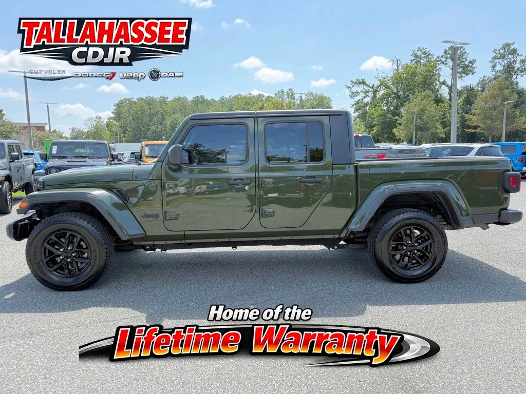 Used 2022 Green Clearcoat Jeep Sport image 8