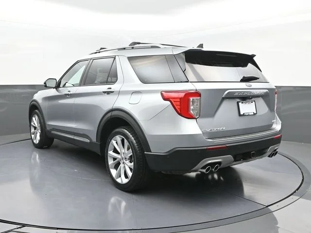 Used 2023 Silver Ford Platinum image 5
