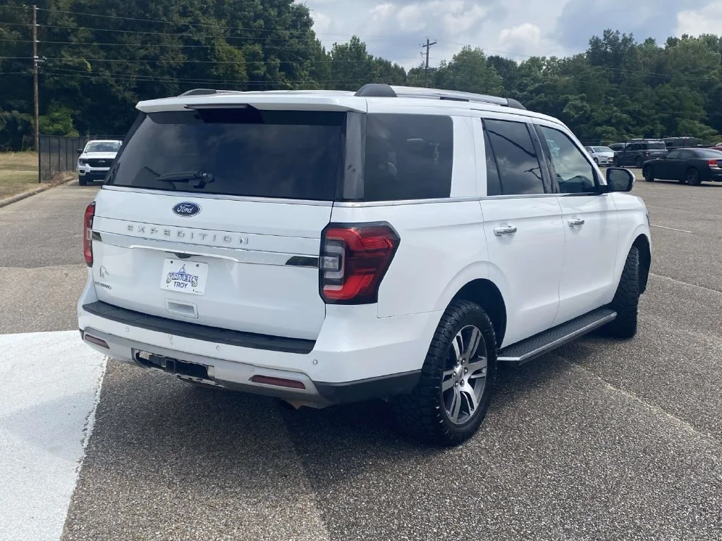 Used 2022 White Ford Limited image 7
