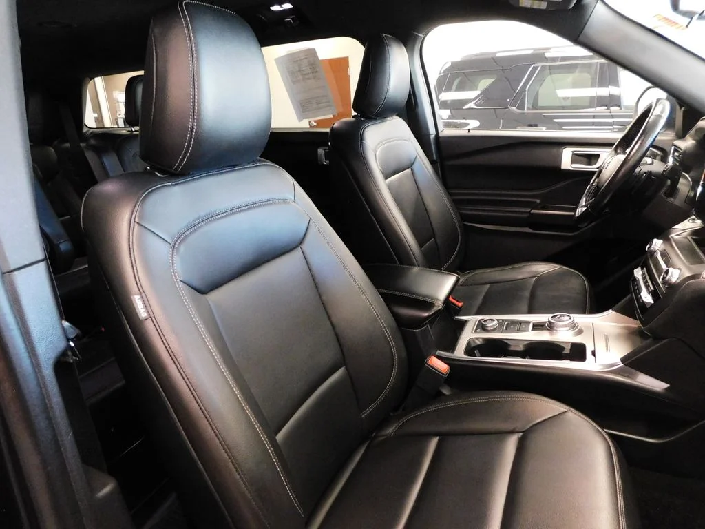 Used 2020 Agate Black Metallic Ford XLT image 48