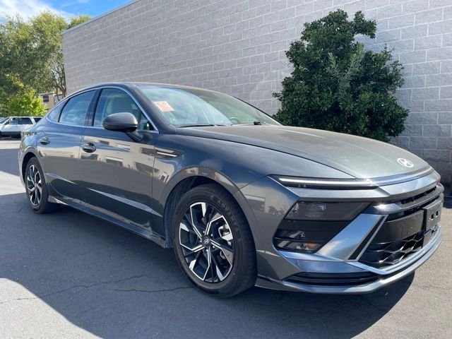 Used 2025 Gray Hyundai SEL image 1