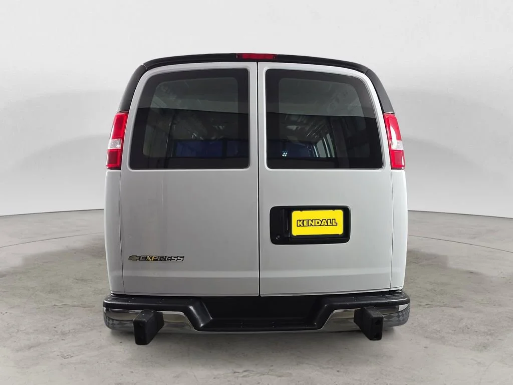 Used 2024 Summit White Chevrolet WT image 4