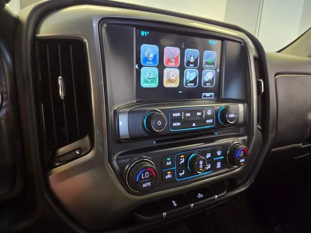Used 2018 GRAPHITE METALLIC Chevrolet LT image 22