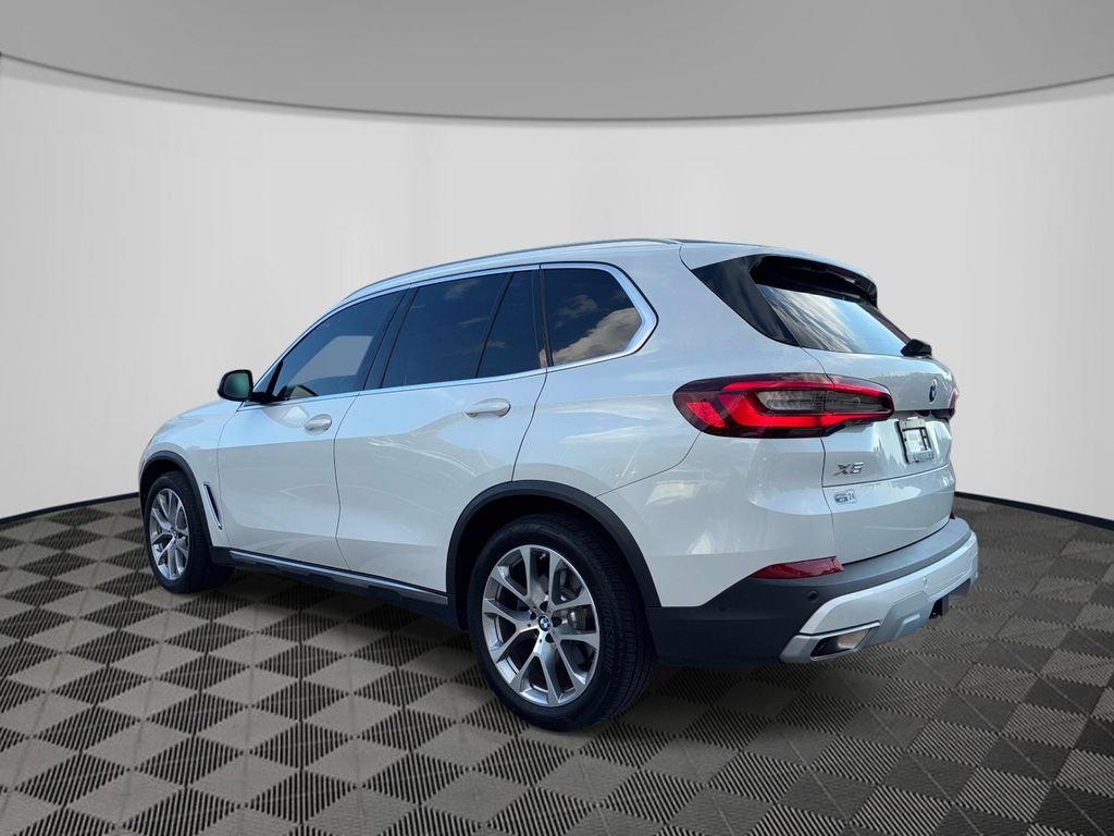 Used 2021 White BMW xDrive40i image 5