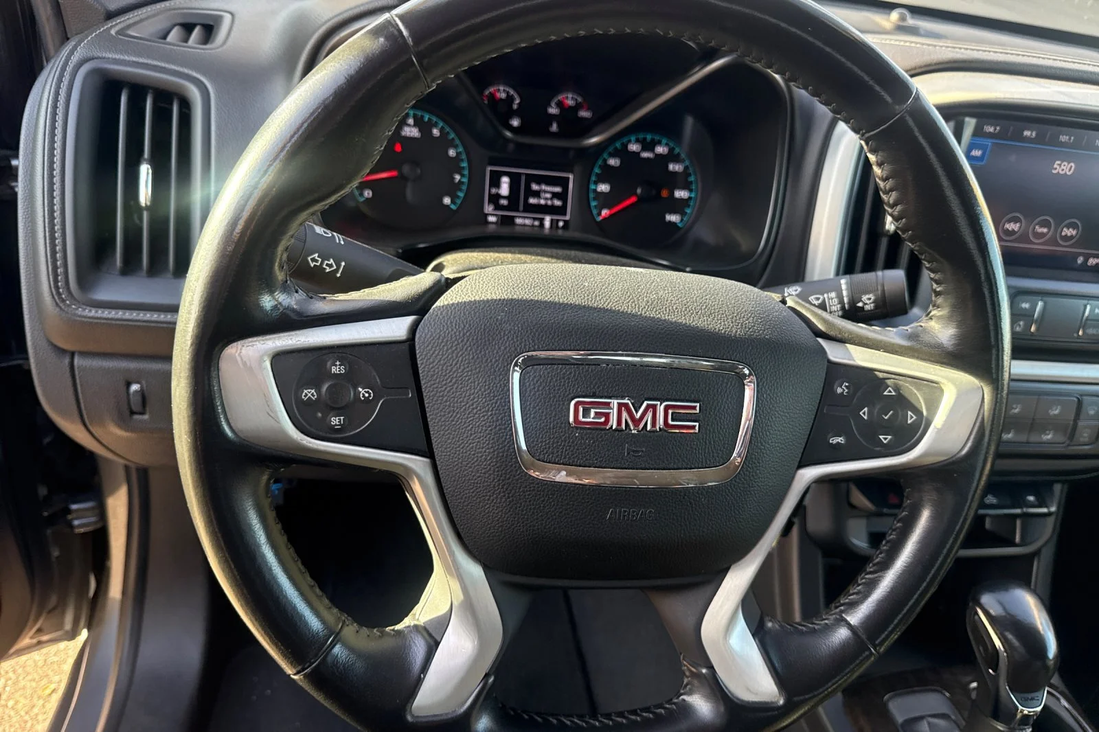 Used 2022 SATIN STEEL METALLIC GMC 2WD Elevation image 21