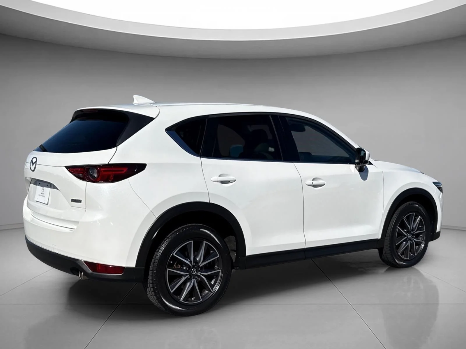 Used 2017 Snowflake White Pearl Mica Mazda Grand Touring image 5