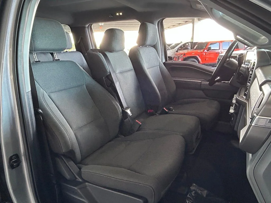Used 2025 Silver Metallic Ford XLT image 17