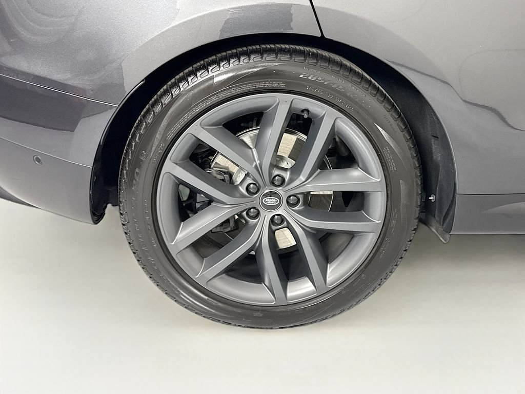 Used 2024 Carpathian Grey Premium Metallic Land Rover SE image 34