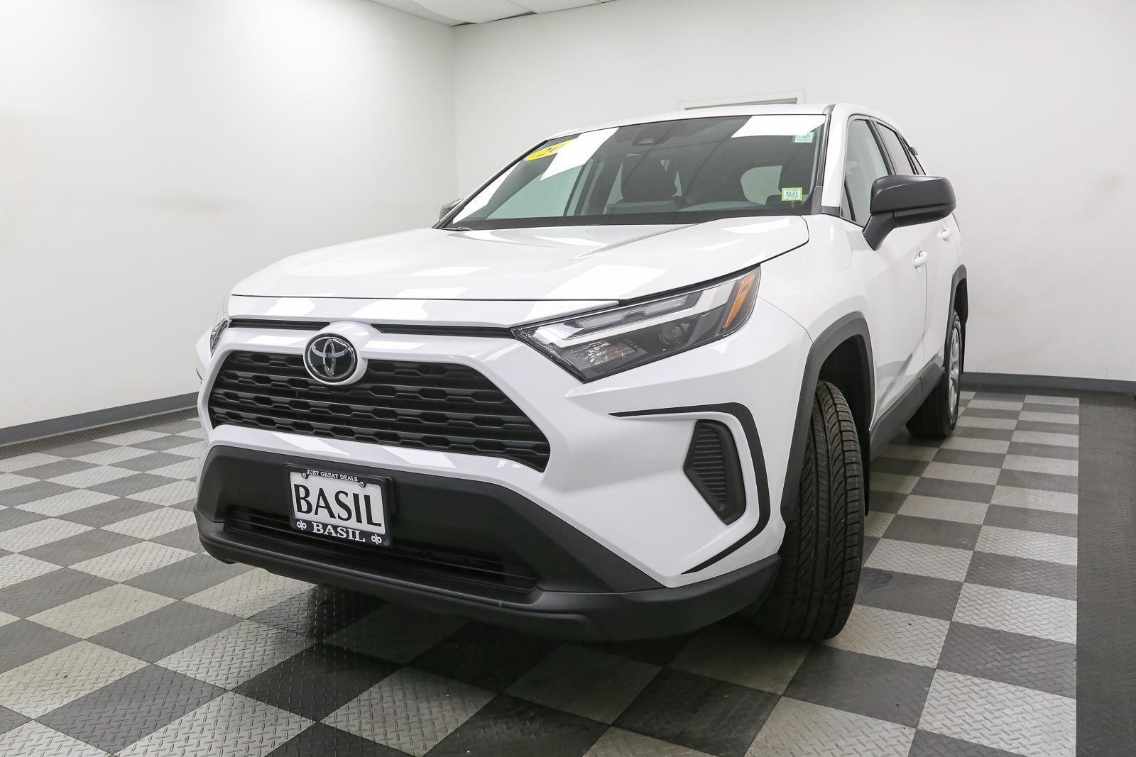 Used 2023 Ice Cap Toyota LE image 4