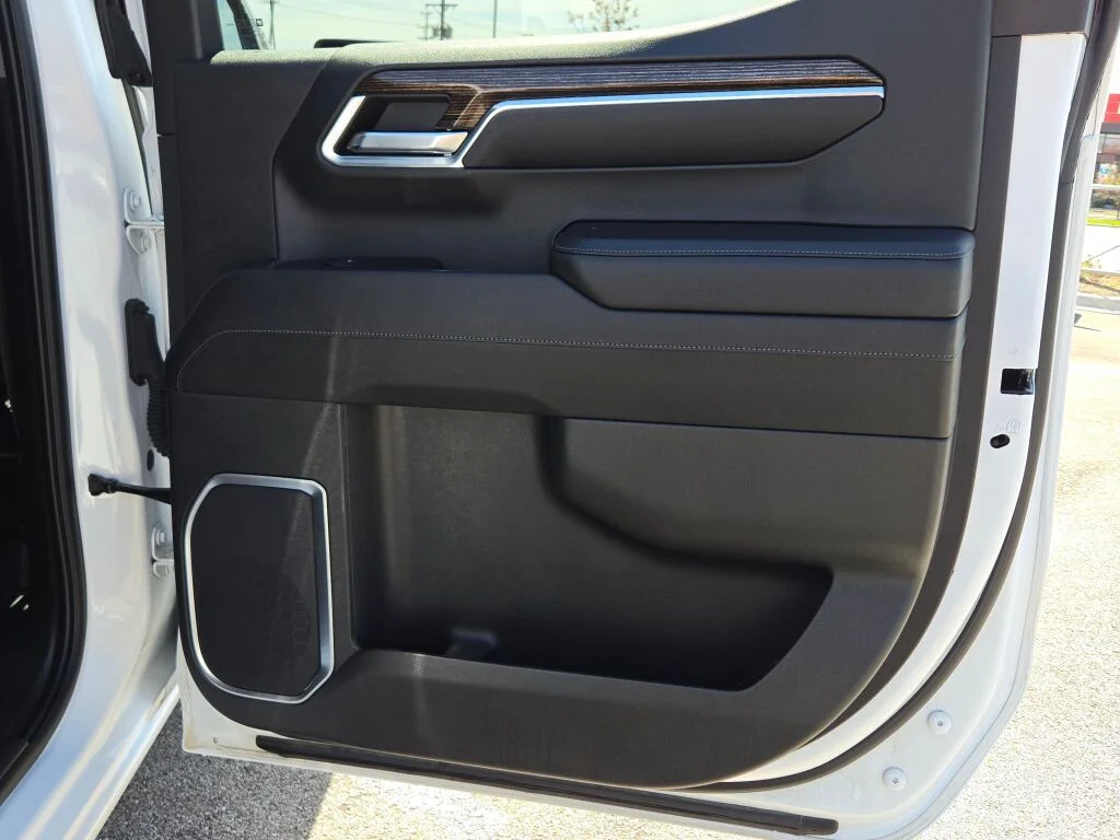 Used 2023 White GMC SLE image 13