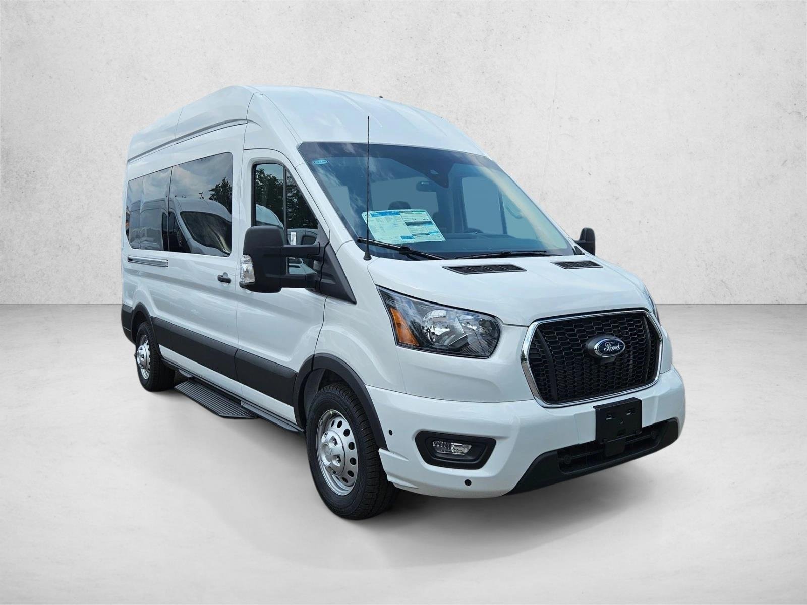 2025 Ford Transit Passenger Van XLT - Photo 6