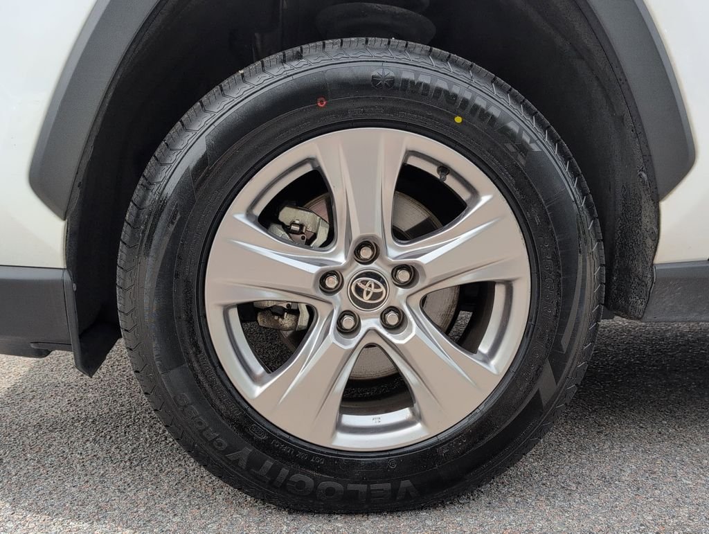 Used 2023 White Toyota XLE image 5