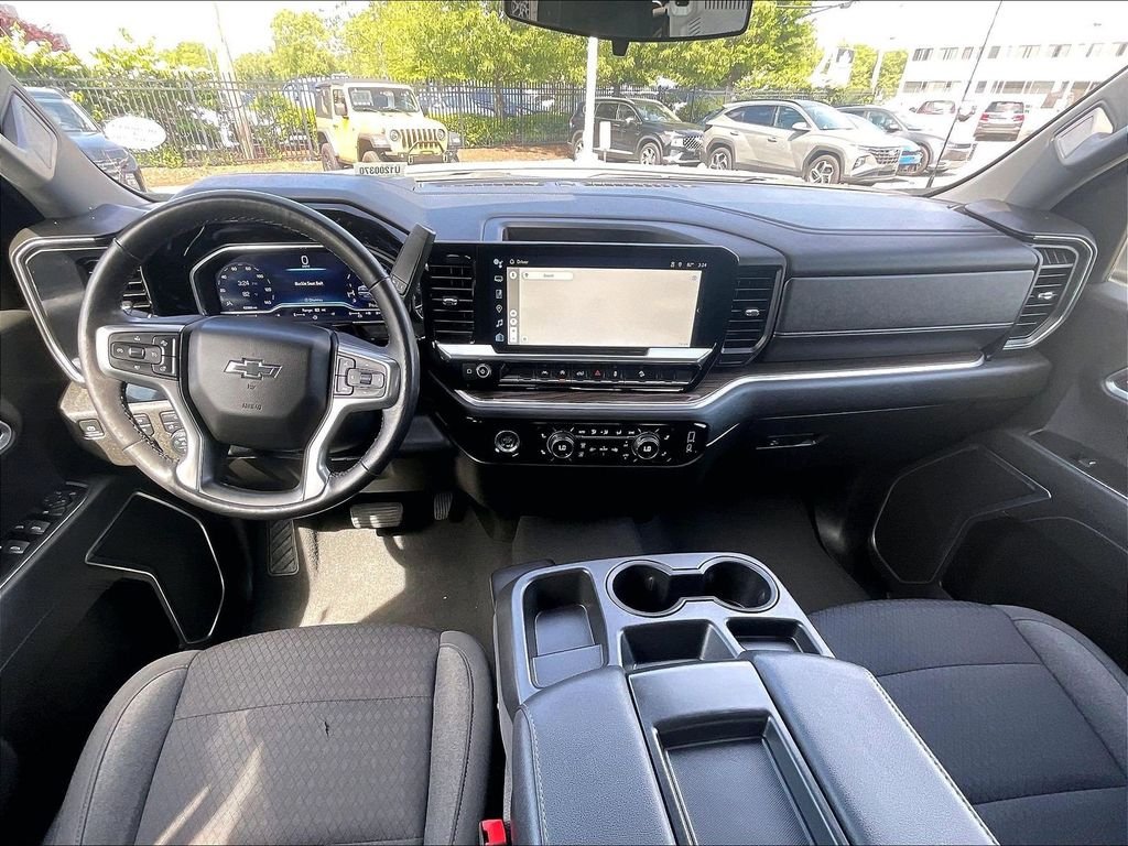 Used 2022 White Chevrolet RST image 21