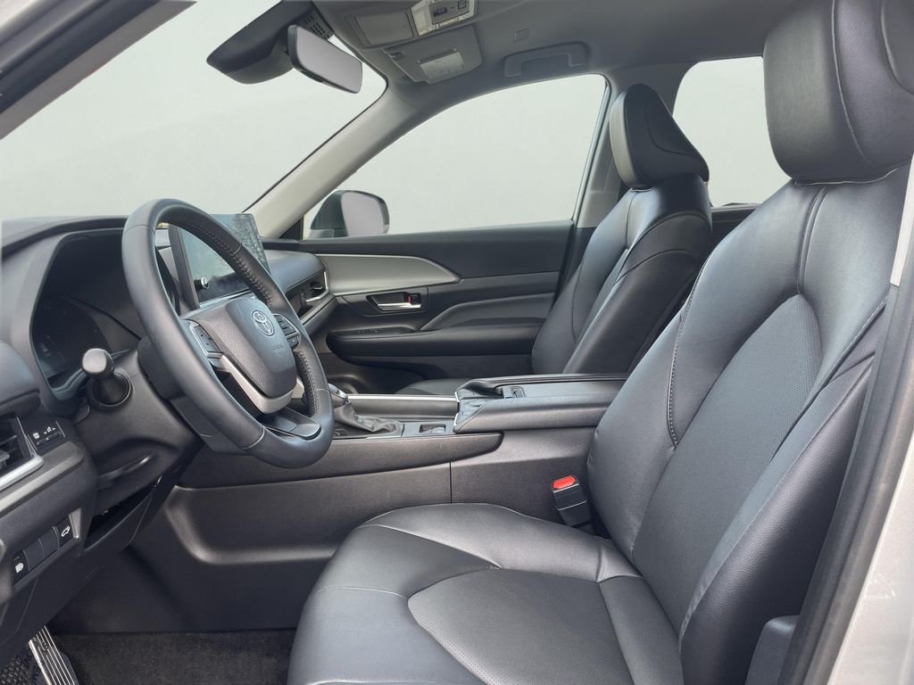 Certified Used 2025 Silver Toyota XLE image 10