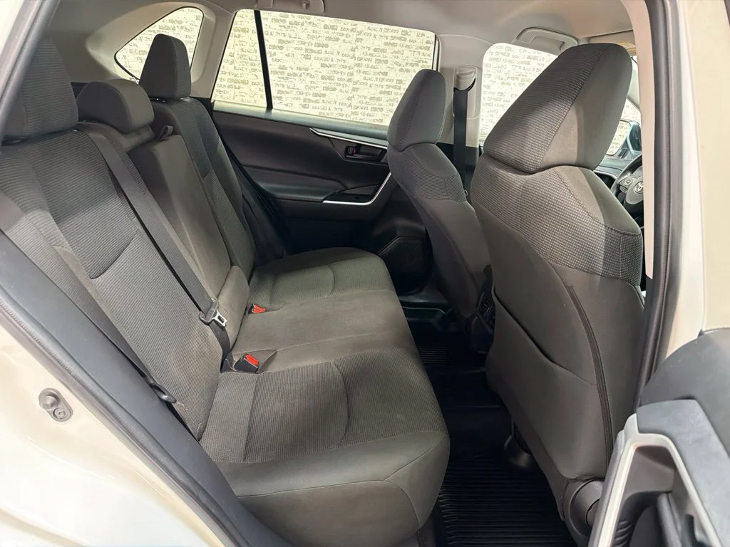 Used 2022 White Toyota LE image 11