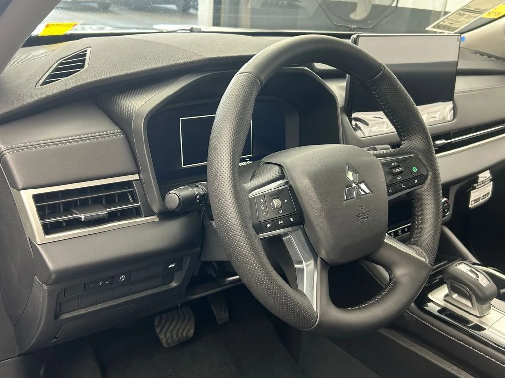 New 2026 Silver Alloy Mitsubishi SE image 12