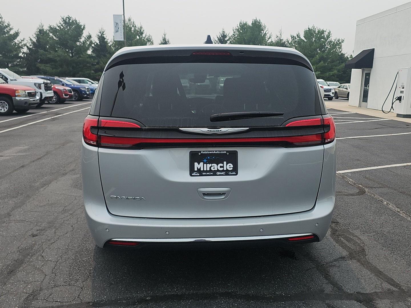 Used 2024 Silver Mist Clearcoat Chrysler Touring L image 6