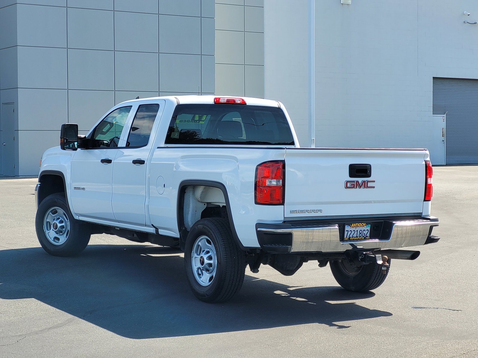Used 2017 Summit White GMC  image 6