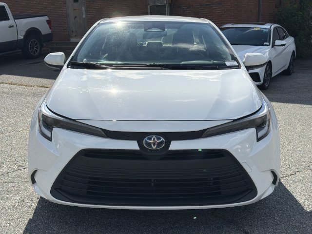 Used 2023 White Toyota LE image 16