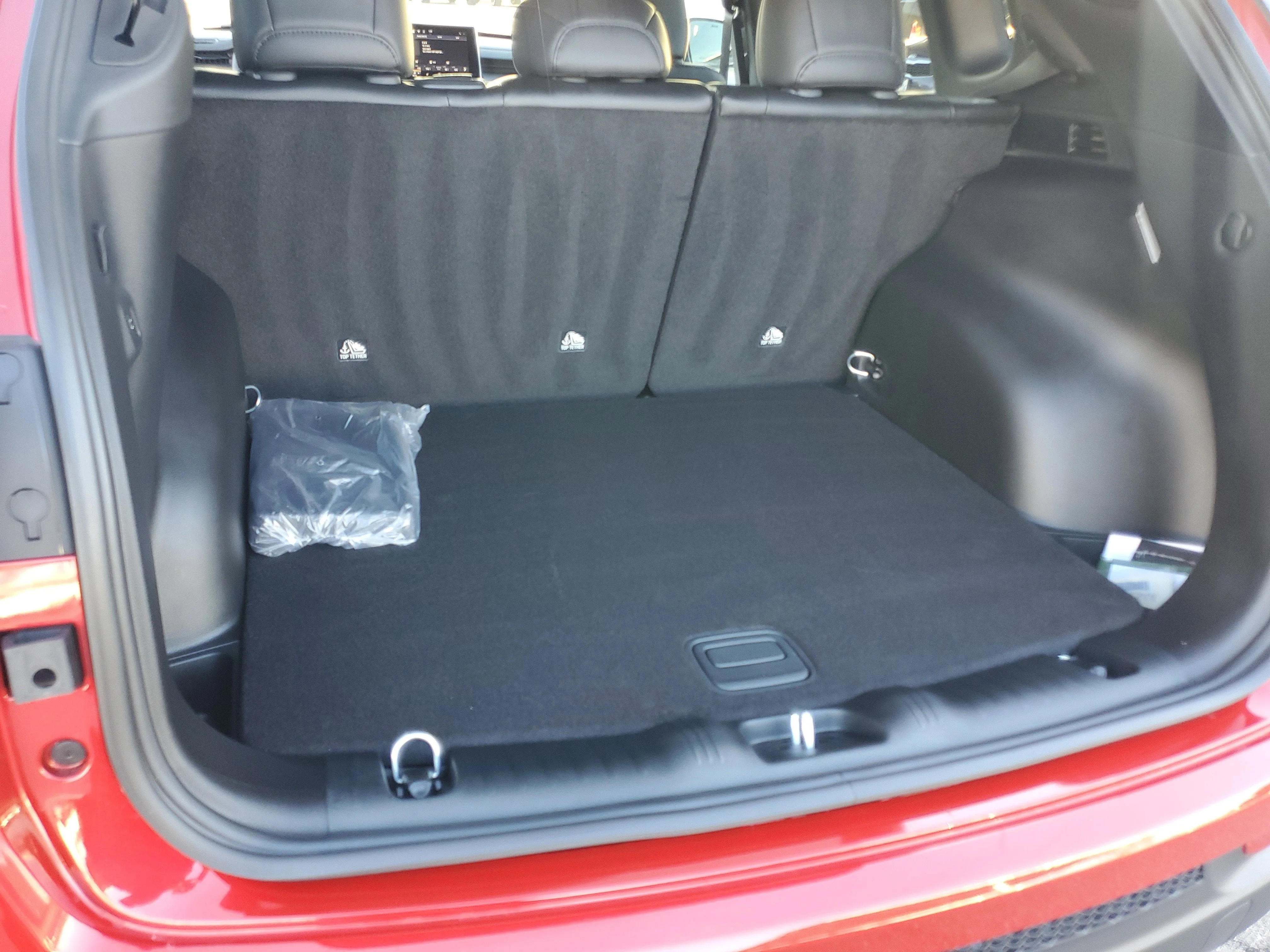 New 2026 Red Hot Pearl-Coat Exterior Paint Jeep Latitude image 29