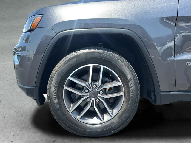 Used 2020 Gray Jeep Limited image 31