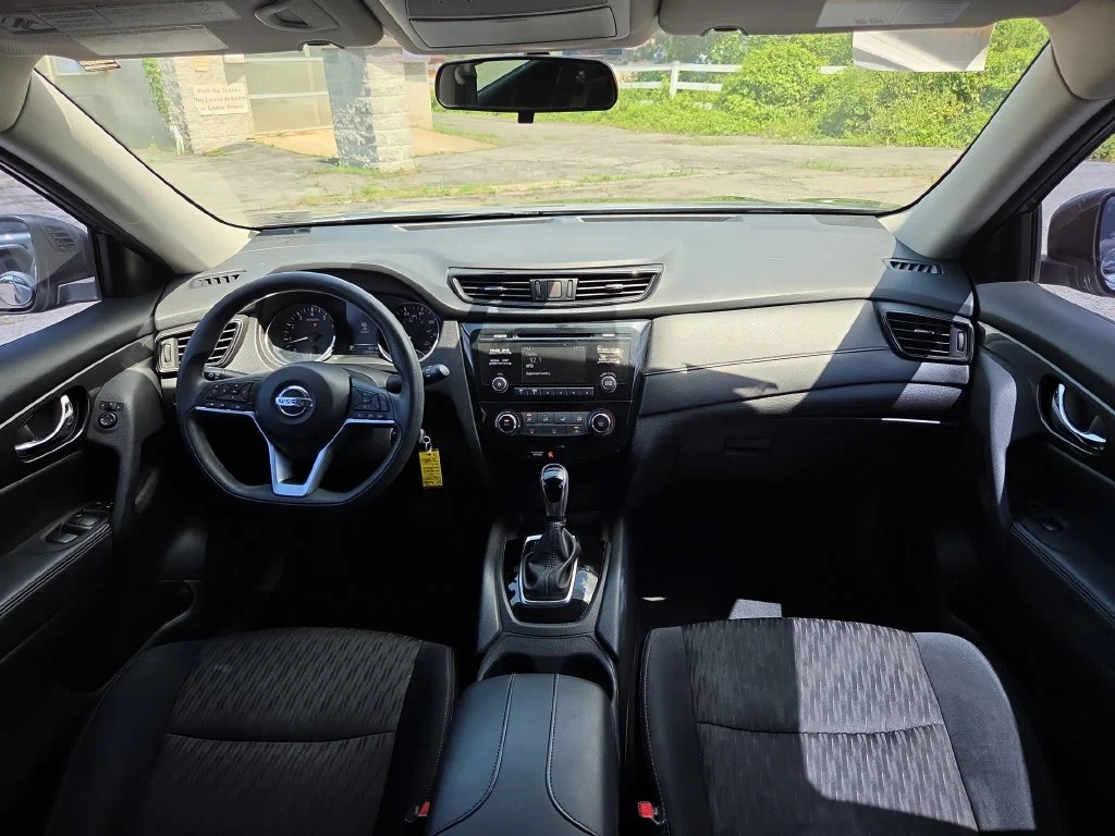Used 2017 Gray Nissan S image 11