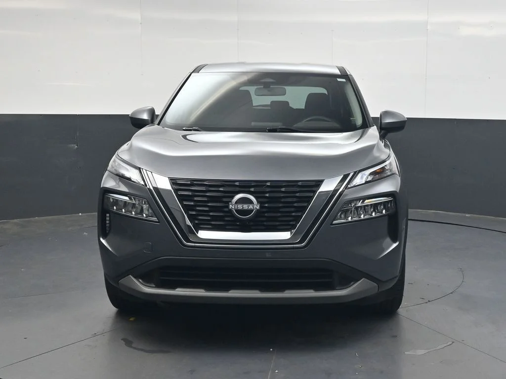 Used 2023 Gray Nissan SV image 13