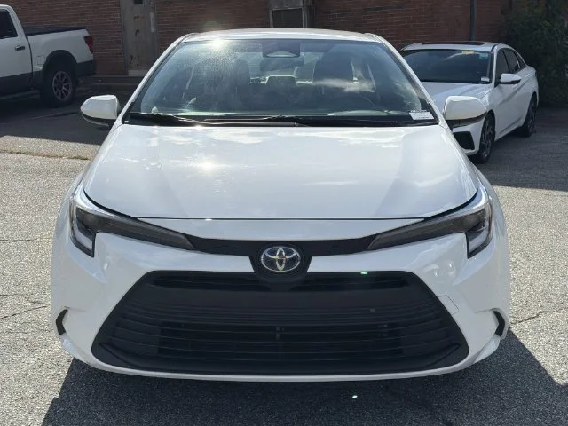 Used 2023 White Toyota LE image 16
