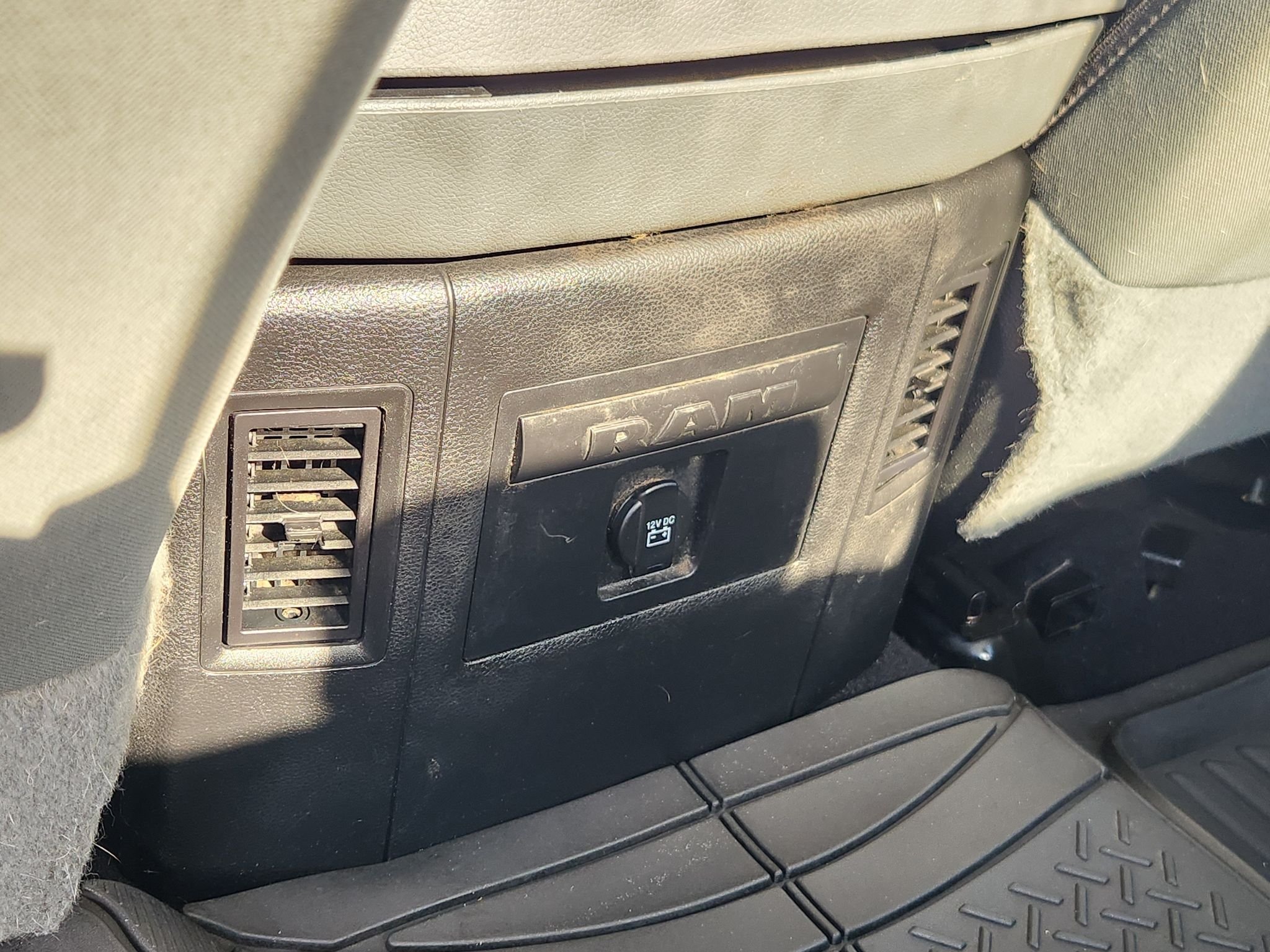 Used 2018 BLACK Ram Big Horn image 32