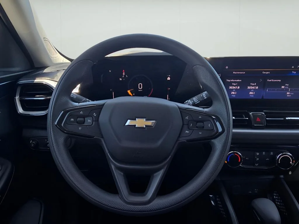 Used 2025 Summit White Chevrolet LT image 12