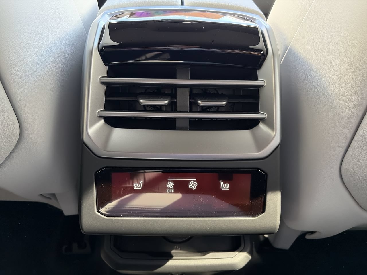 New 2027 Alpine White BMW 40 xDrive image 31