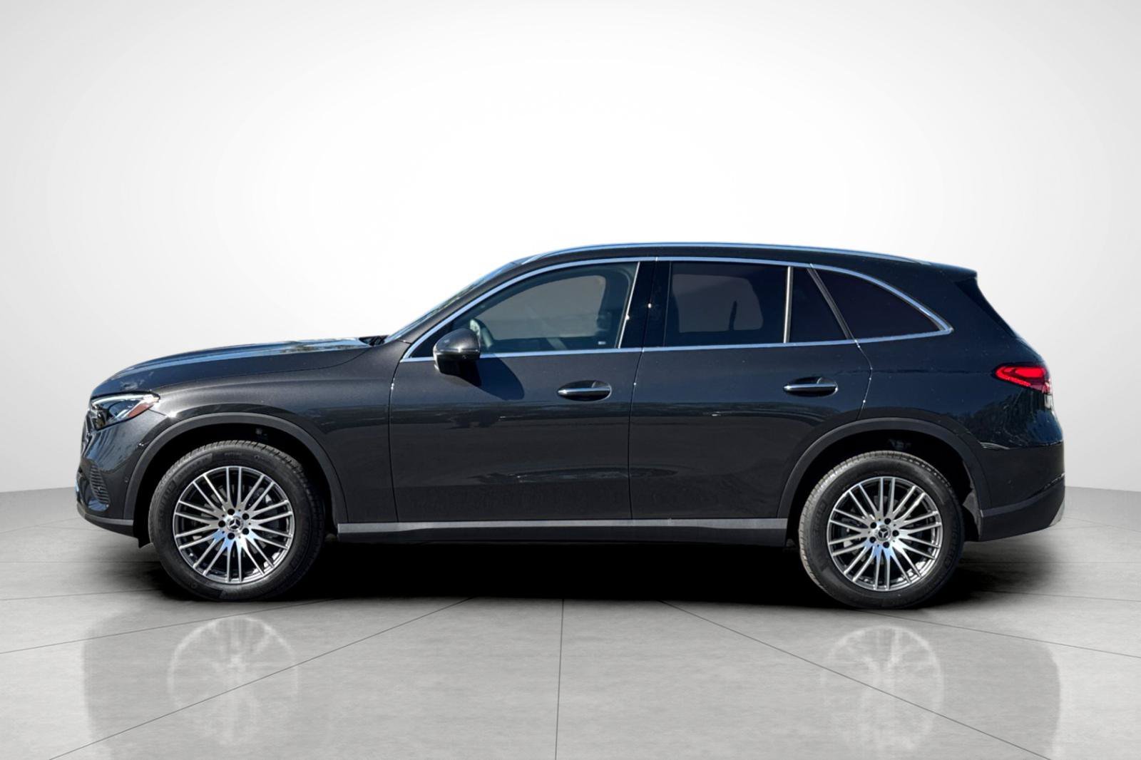 New 2027 Graphite Grey Metallic Mercedes-Benz GLC 300 image 32