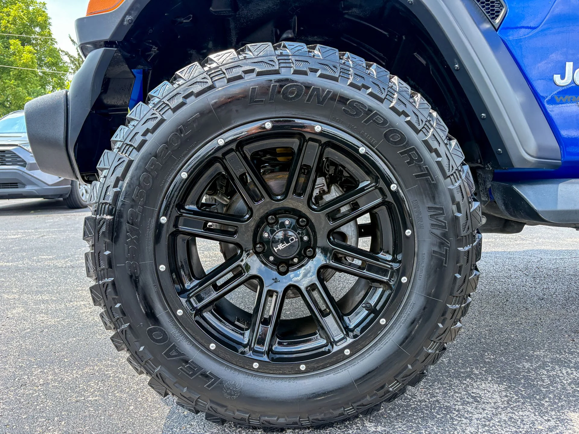 Used 2019 Blue Jeep Unlimited Sport image 31