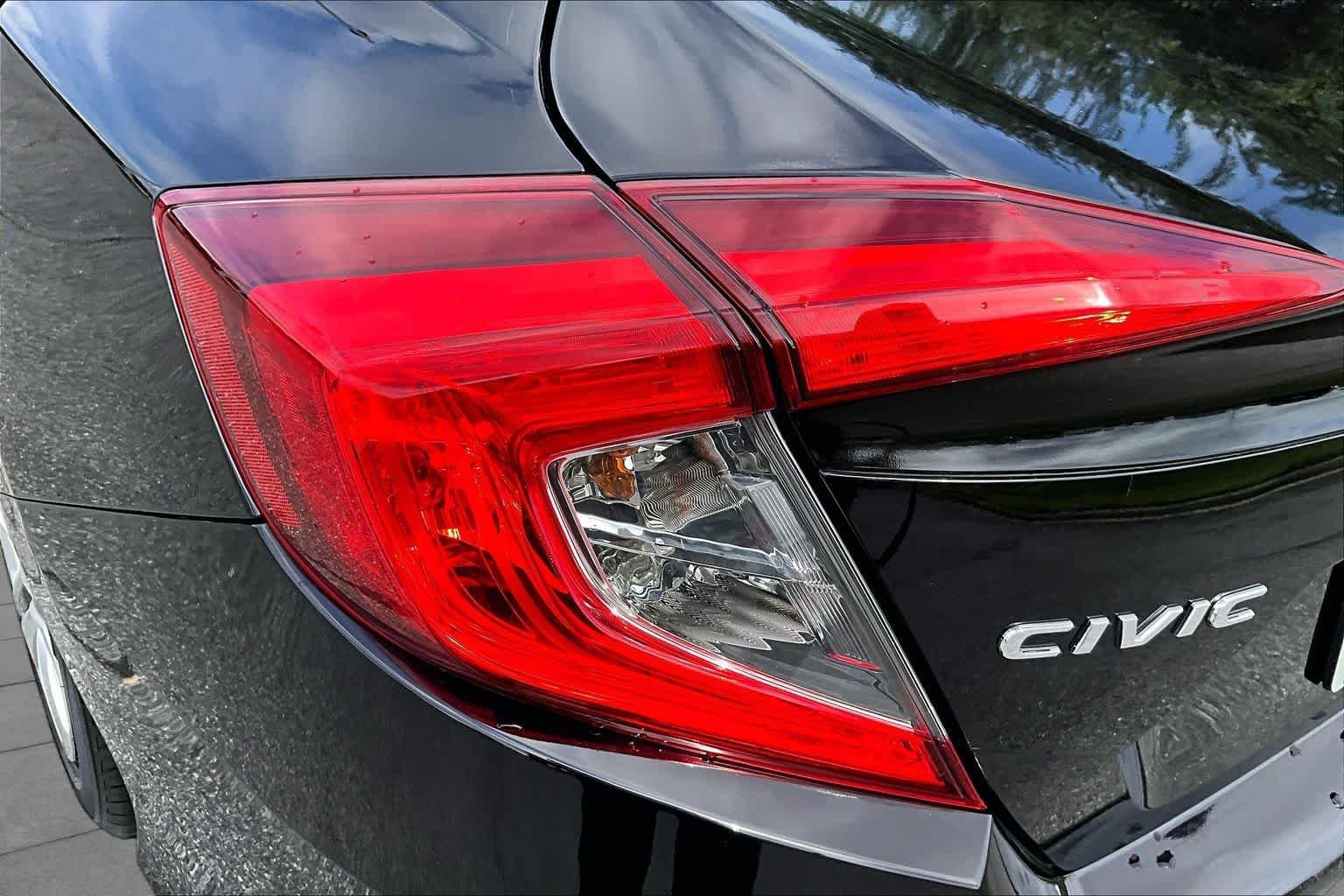 Used 2016  Honda LX image 28