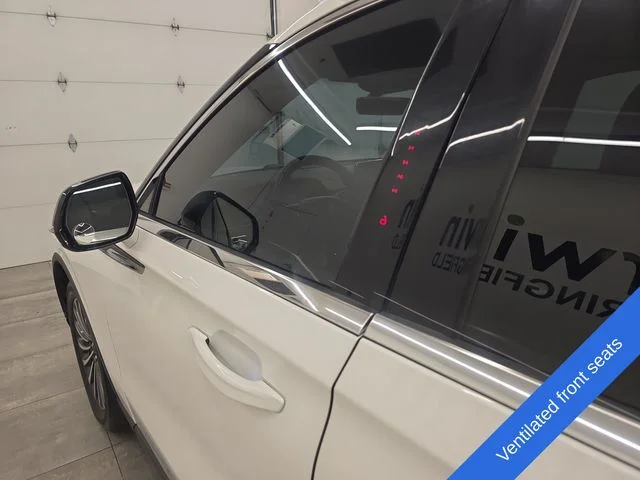 Used 2020 Pristine White Lincoln Reserve image 21