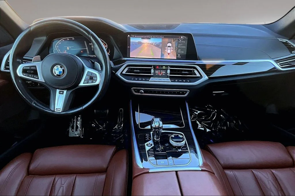 Used 2021 White BMW xDrive40i image 7