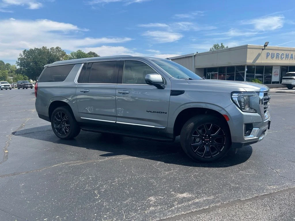 Used 2023 Silver GMC SLT image 2