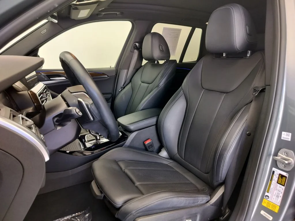 Used 2024 Skyscraper Grey Metallic BMW sDrive30i image 9