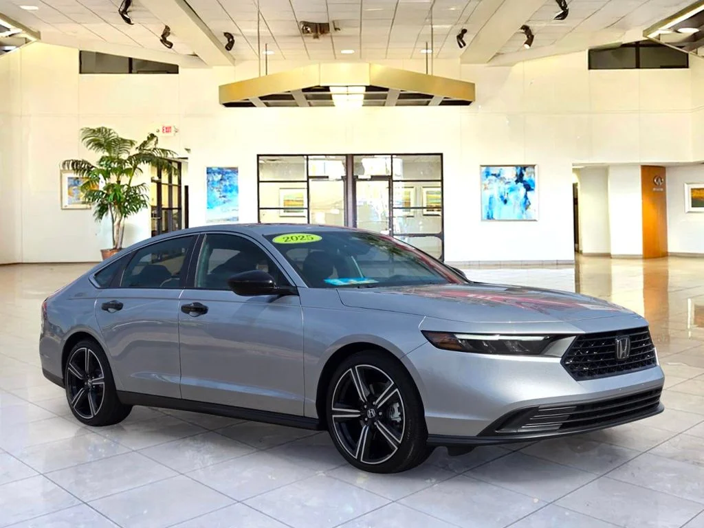 Used 2025  Honda Sport image 3