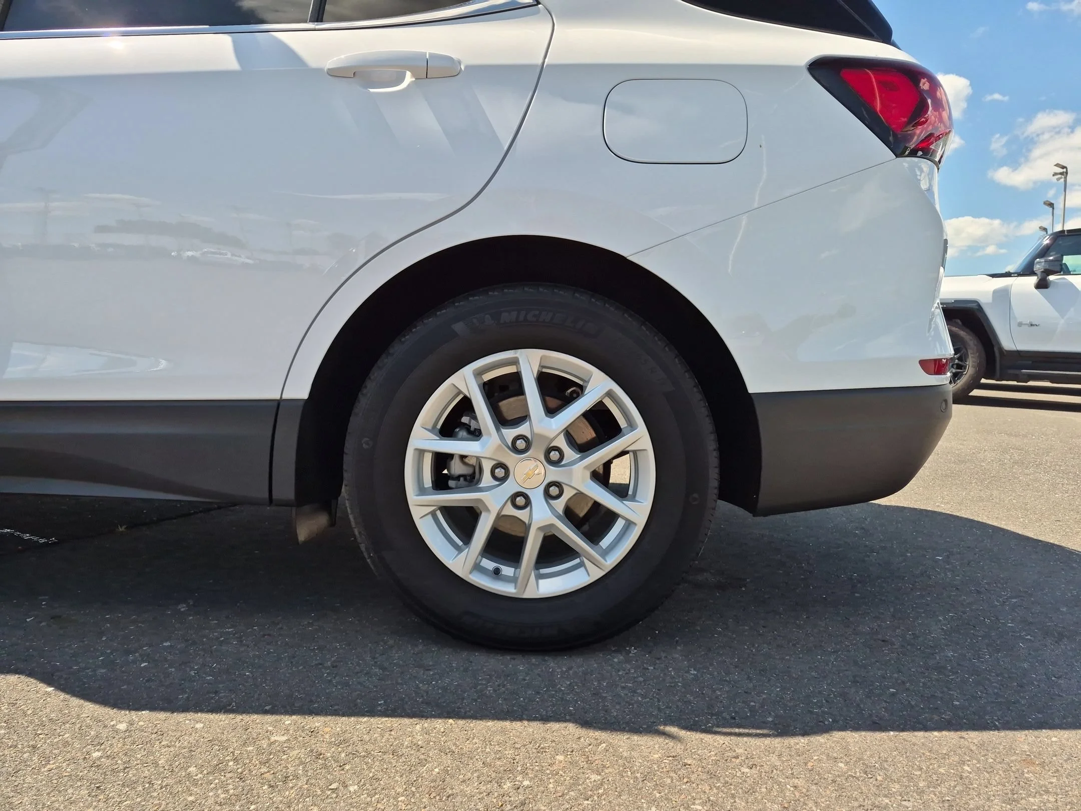 Used 2024 Summit White Chevrolet LT image 30